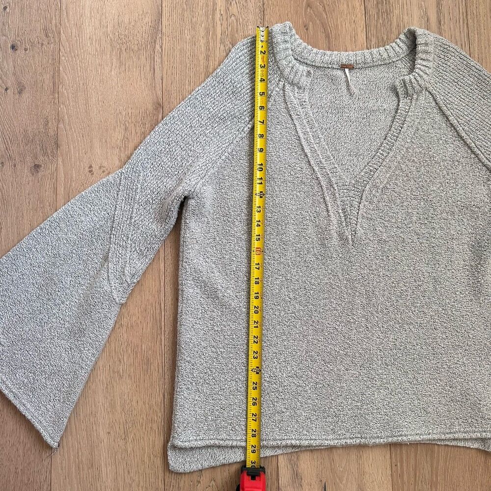 Free People Lovely Lines Bell-Sleeve Plunging V-Neck Sweater in Gray Size Large - Picture 11 of 14